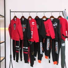 深圳市寶安區(qū)西鄉(xiāng)艾依服飾商行 專業(yè)服裝供應(yīng)與服務(wù)優(yōu)勢(shì)